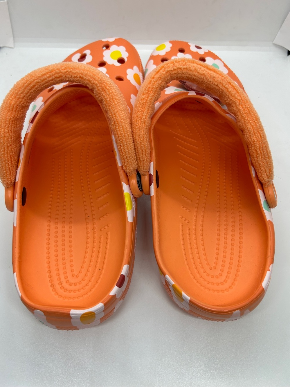 Crocs Classic Terry Cloth Clog Size 12 Unisex Orange And White Daisy Flower - Picture 3 of 12